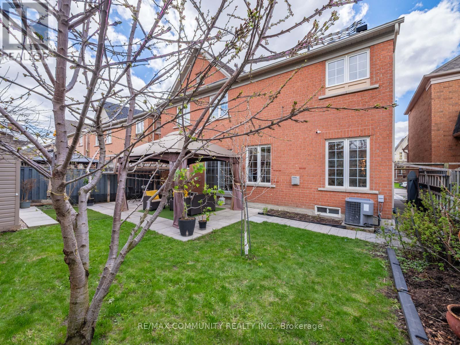 54 MORLAND CRESCENT - 37