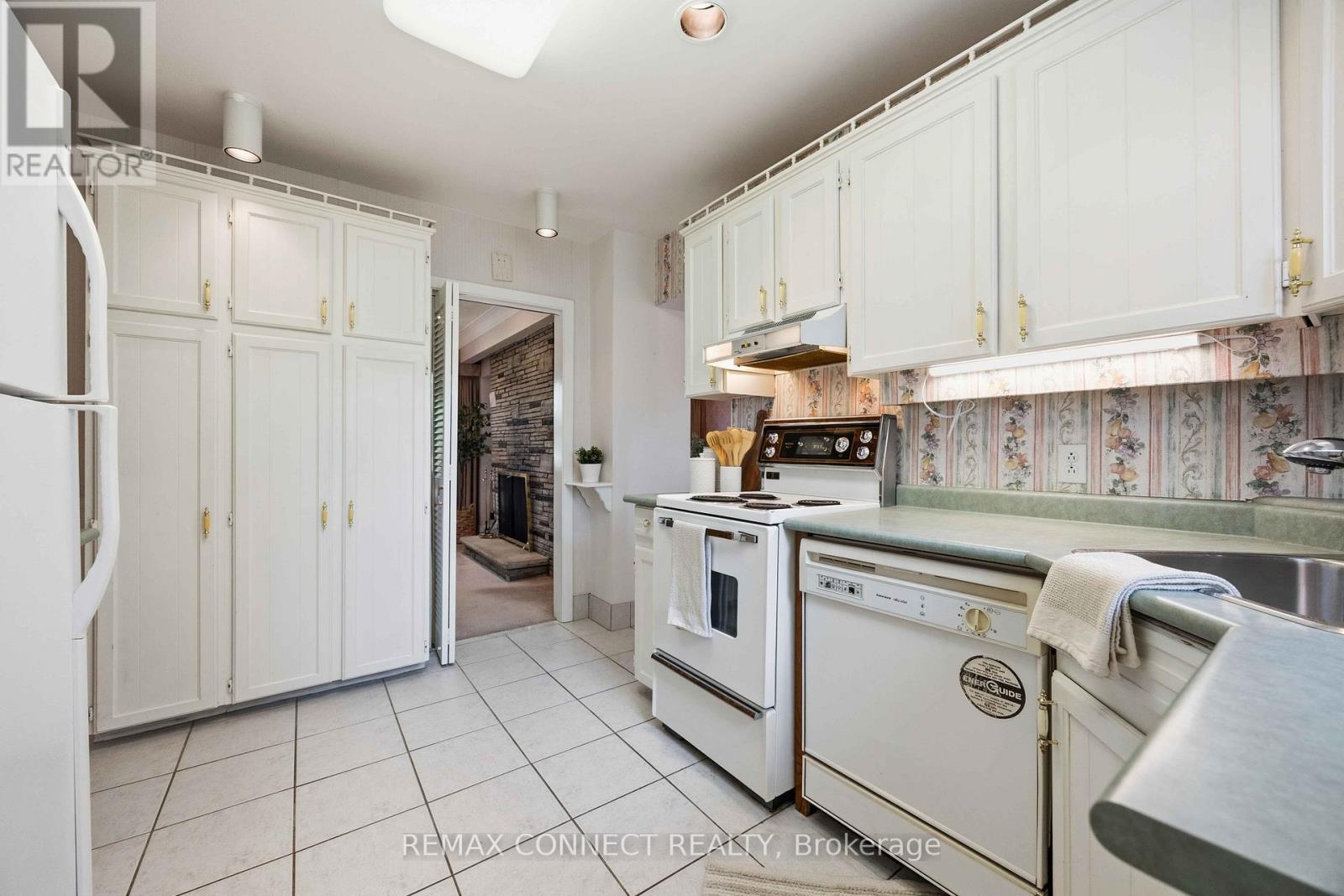 107 FAIRGLEN AVENUE - 13