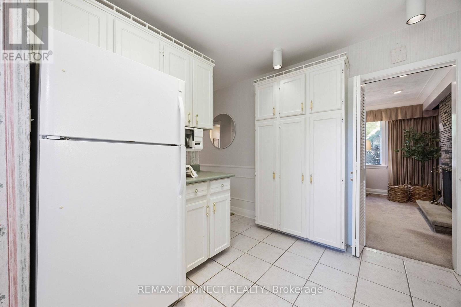 107 FAIRGLEN AVENUE - 15