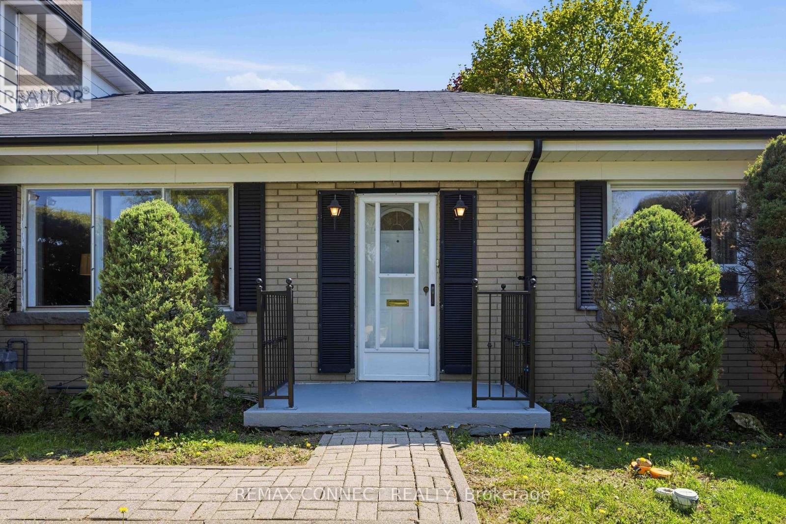 107 FAIRGLEN AVENUE - 4