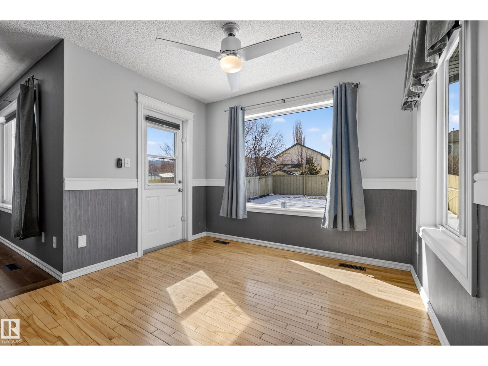 8915 7 AV SW - 22