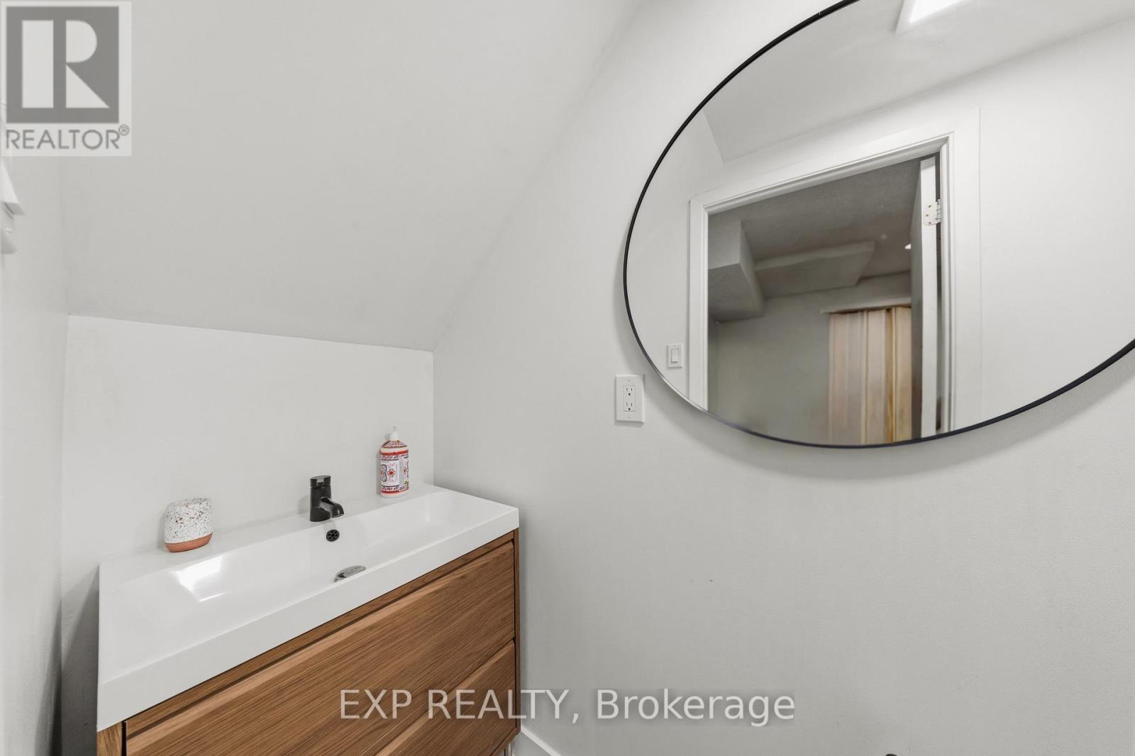 #66 478 WILKINS STREET E - 24