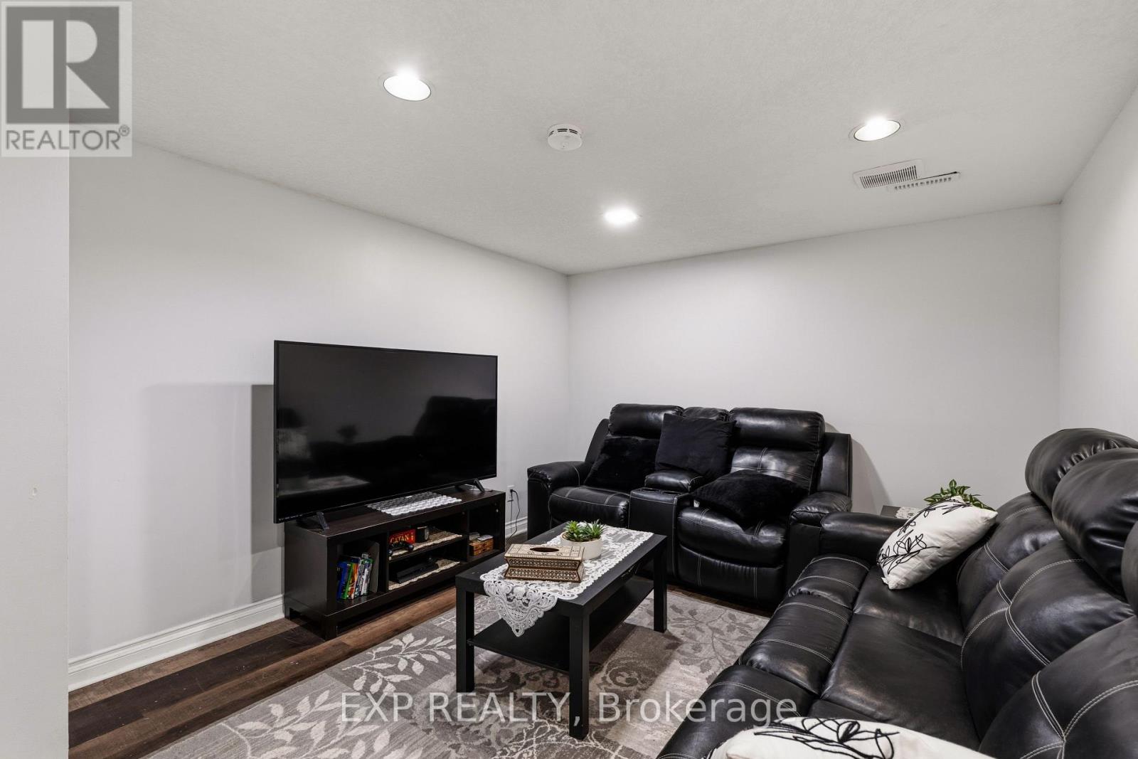#66 478 WILKINS STREET E - 26