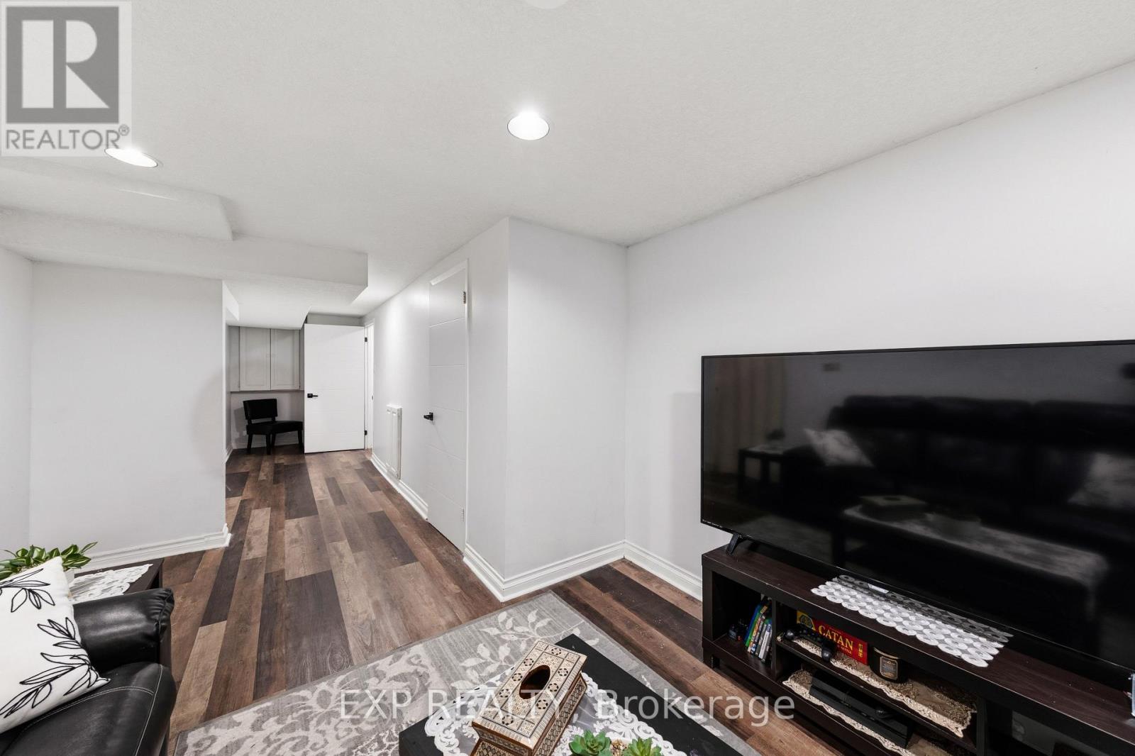 #66 478 WILKINS STREET E - 27
