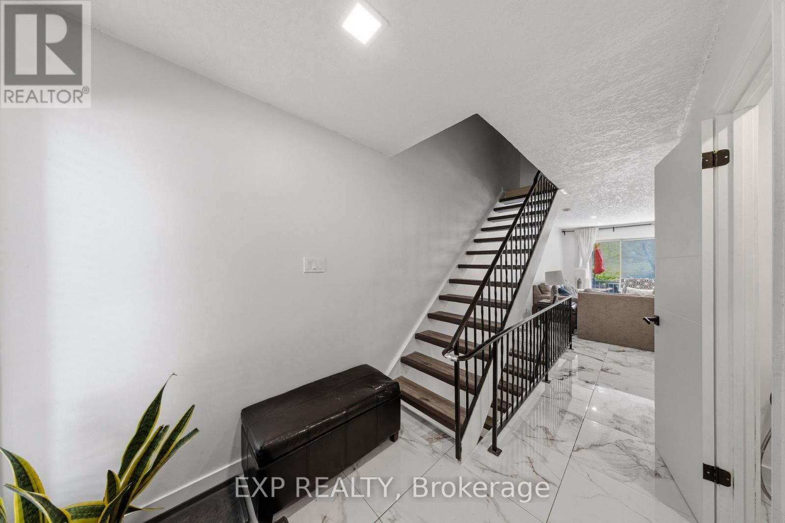 #66 478 WILKINS STREET E - 4