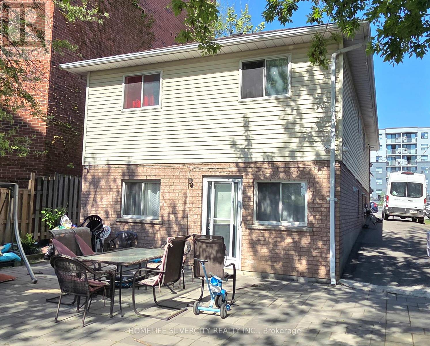 150 CENTRE STREET S - 18