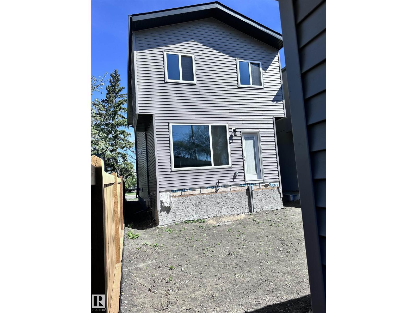 7605 92 AV NW - 60