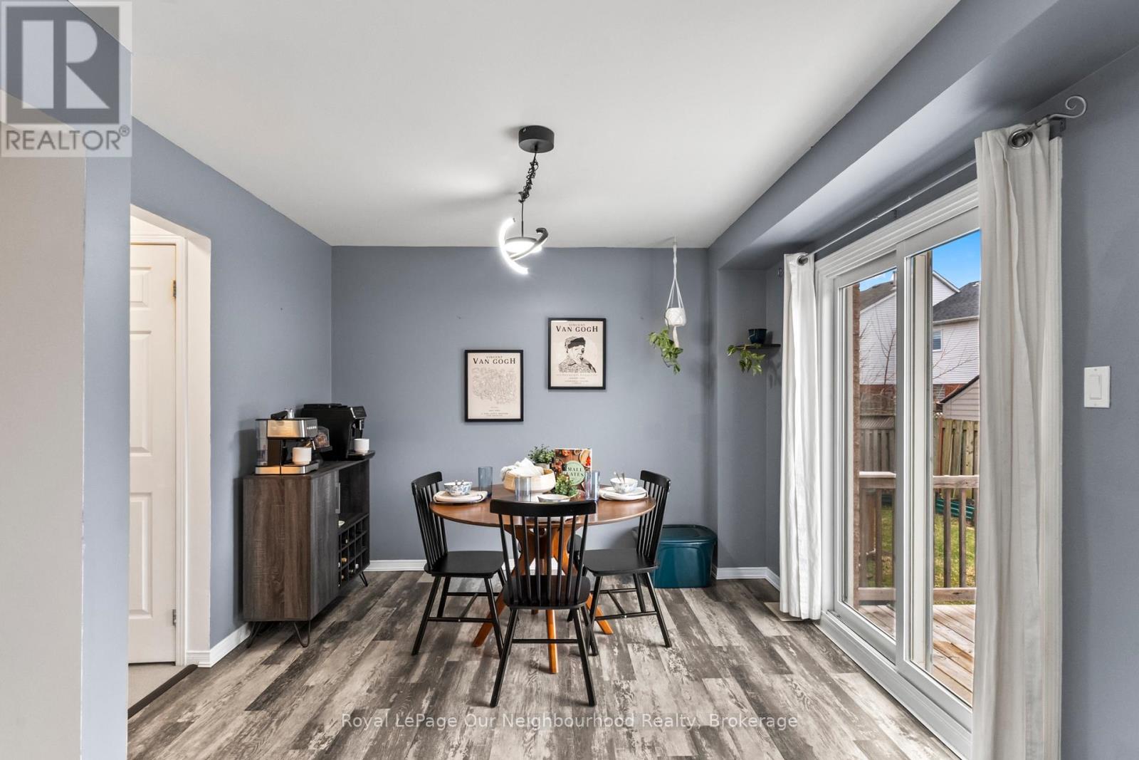 61 FRY CRESCENT - 10