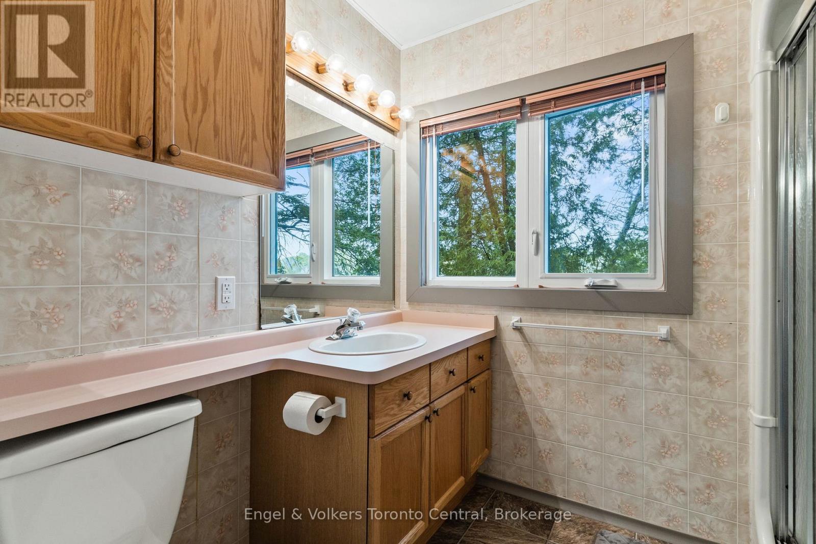 14 VICTORIA ISLAND - 25