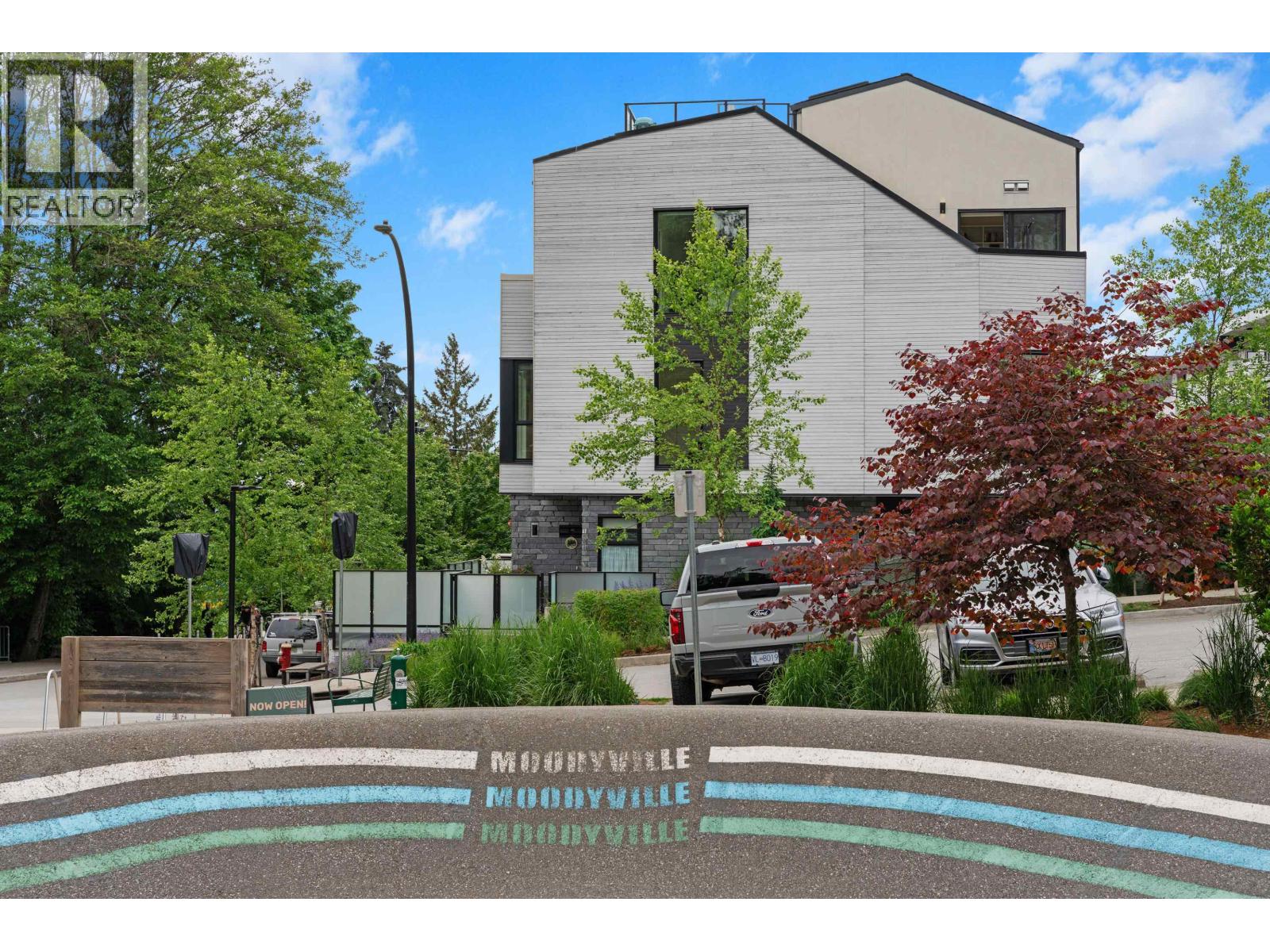201 650 E 2ND STREET, North Vancouver