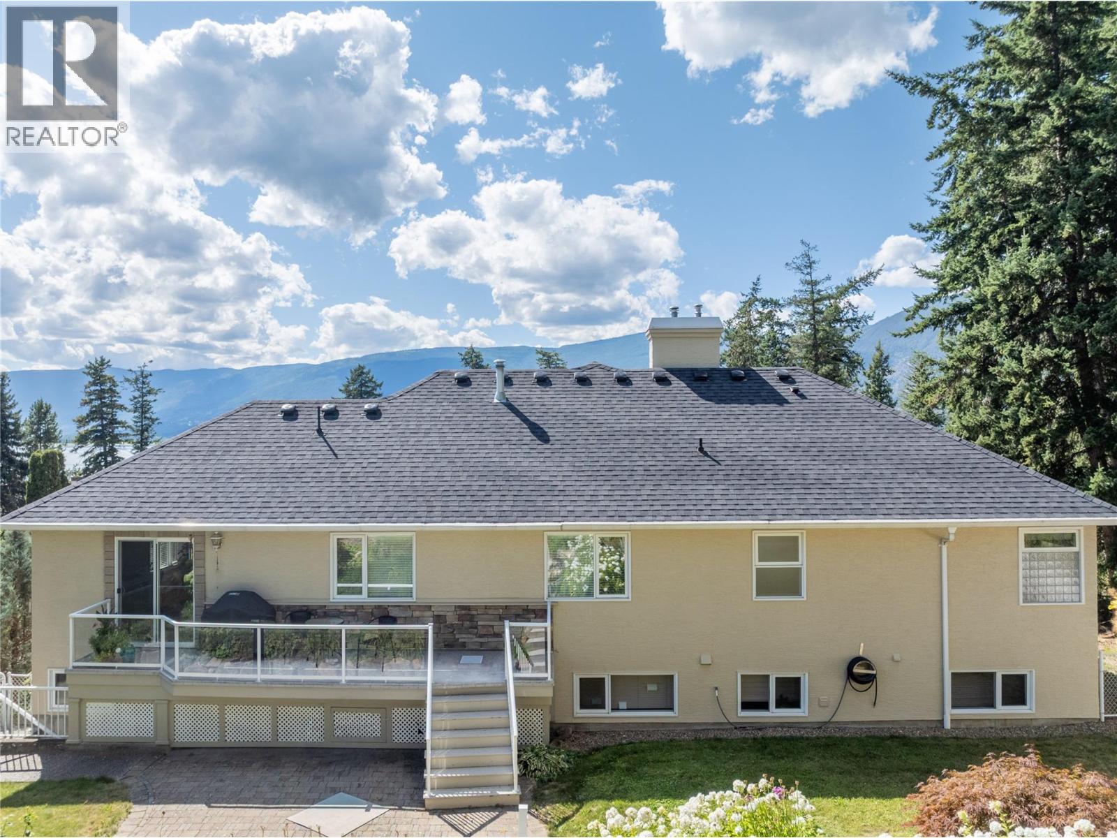  5231 11 Street Northeast, Salmon Arm