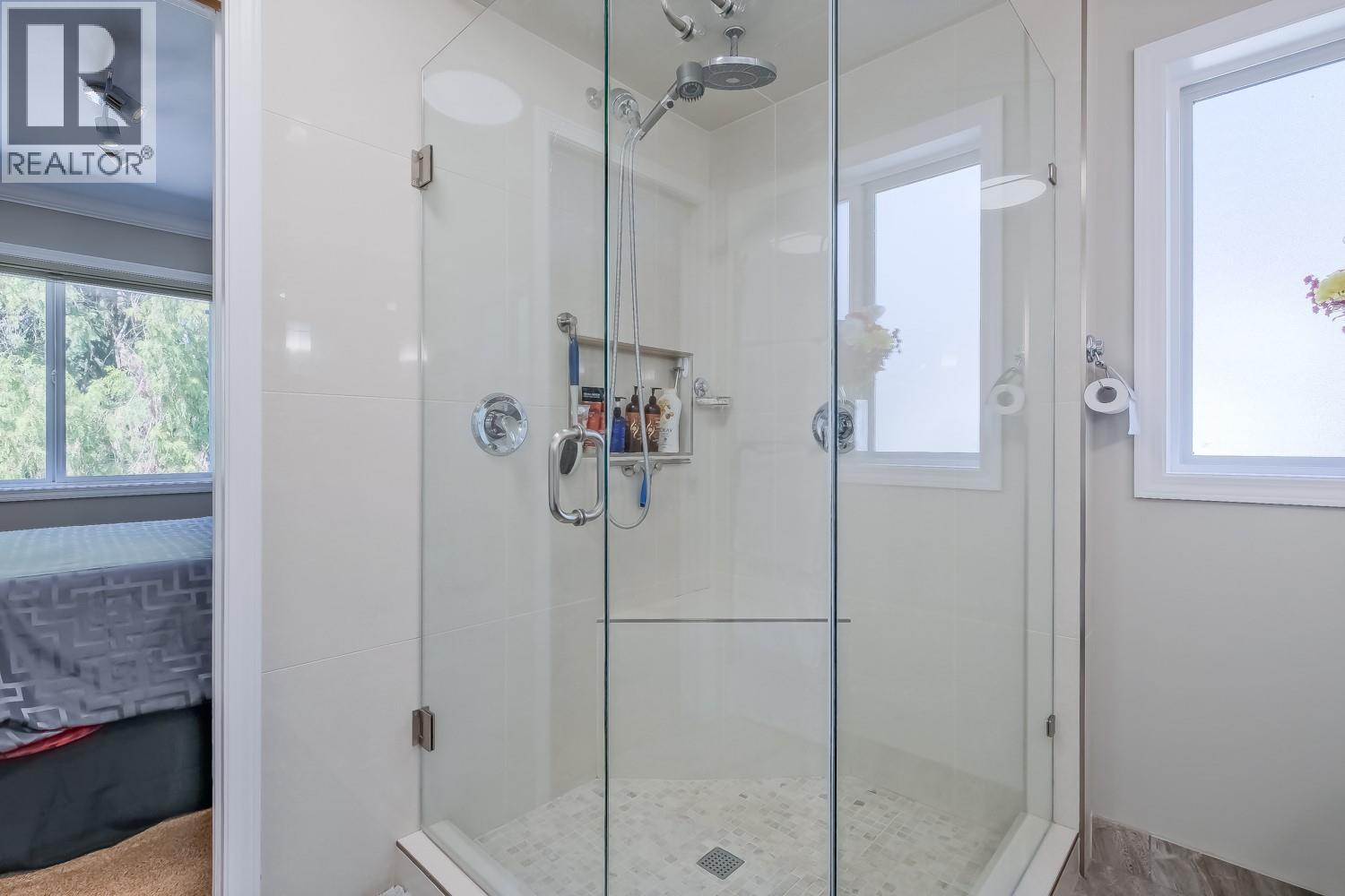 842 Raymer Road, Kelowna