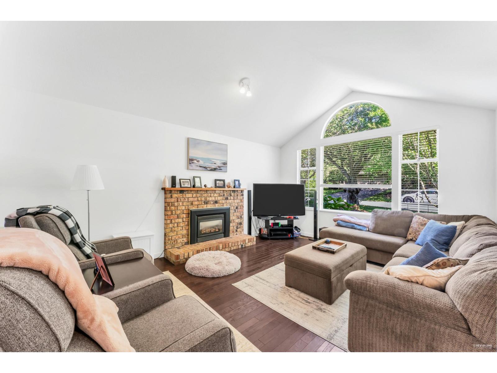 1055 163A STREET, Surrey