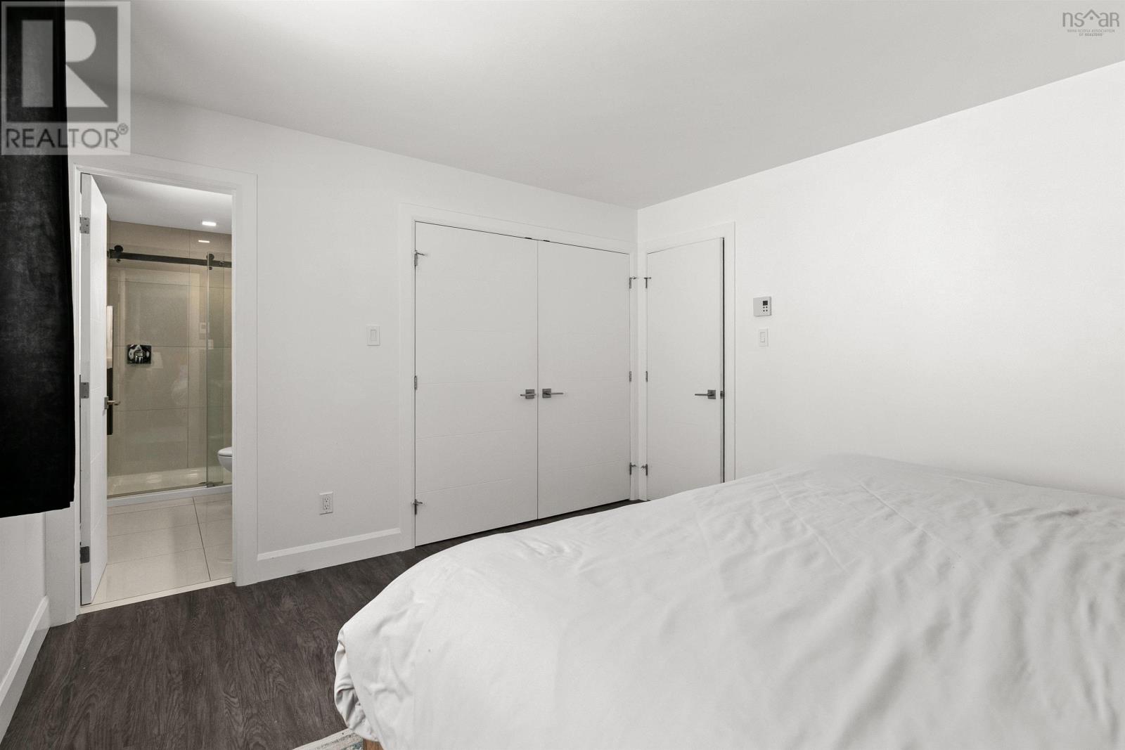 212 Howe Avenue - 18
