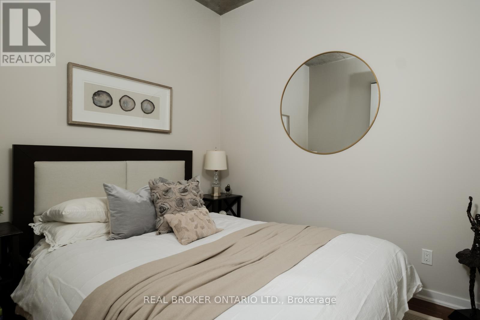 #803 23 BRANT STREET - 14