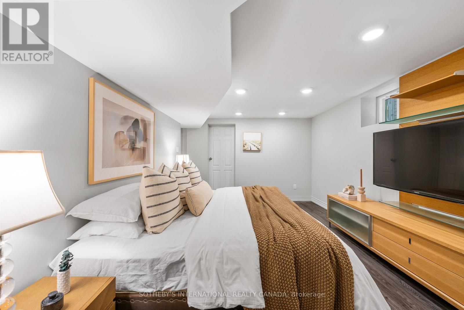 34 BELSIZE DRIVE - 41