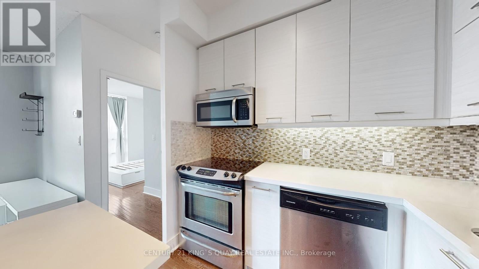 #PH 11 26 NORTON AVENUE - 22