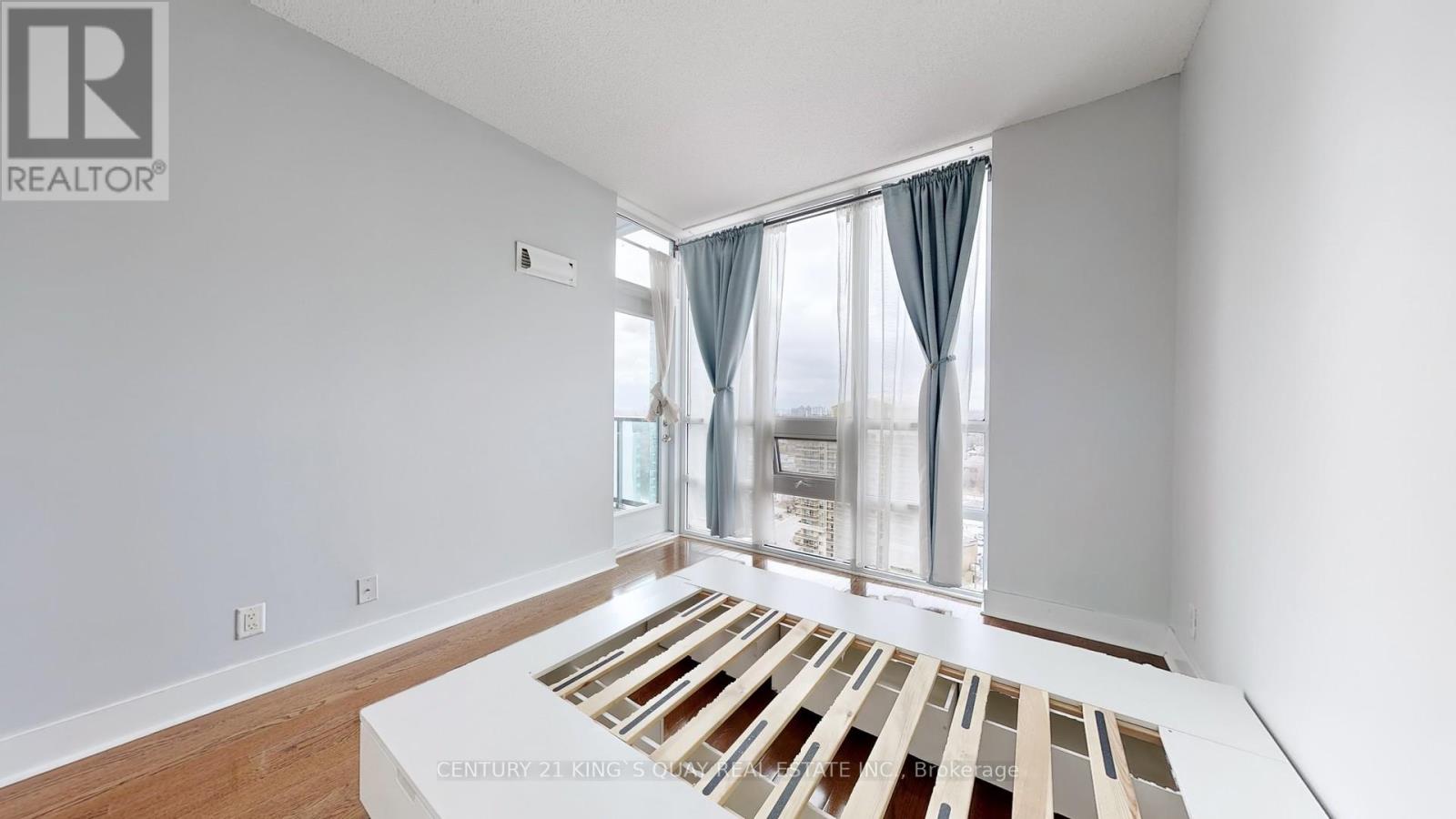 #PH 11 26 NORTON AVENUE - 26