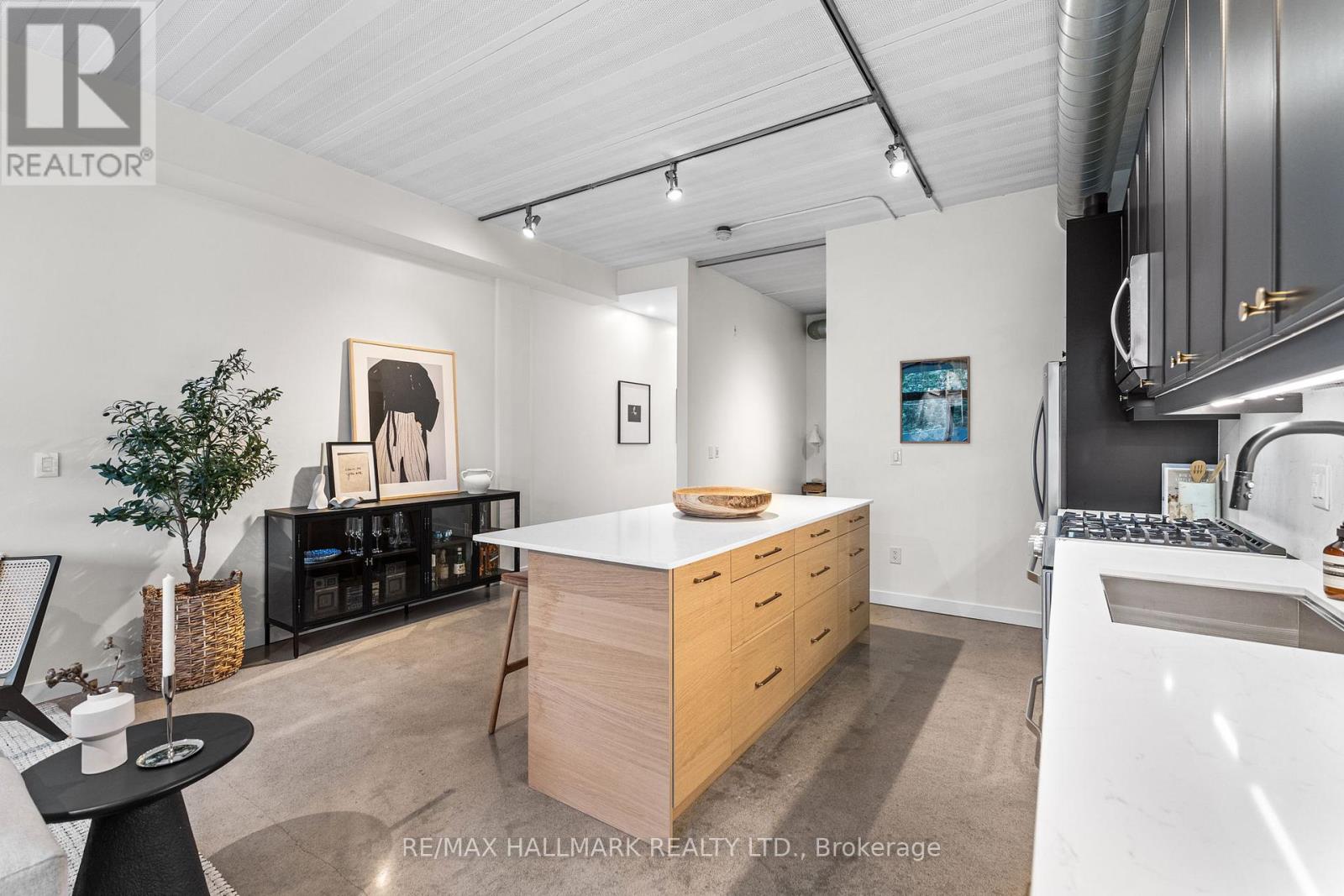 #202 747 QUEEN STREET E - 8