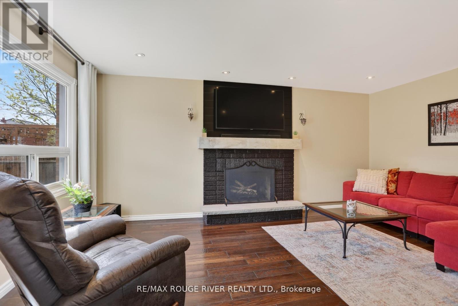 84 SILVERBIRCH PLACE - 19