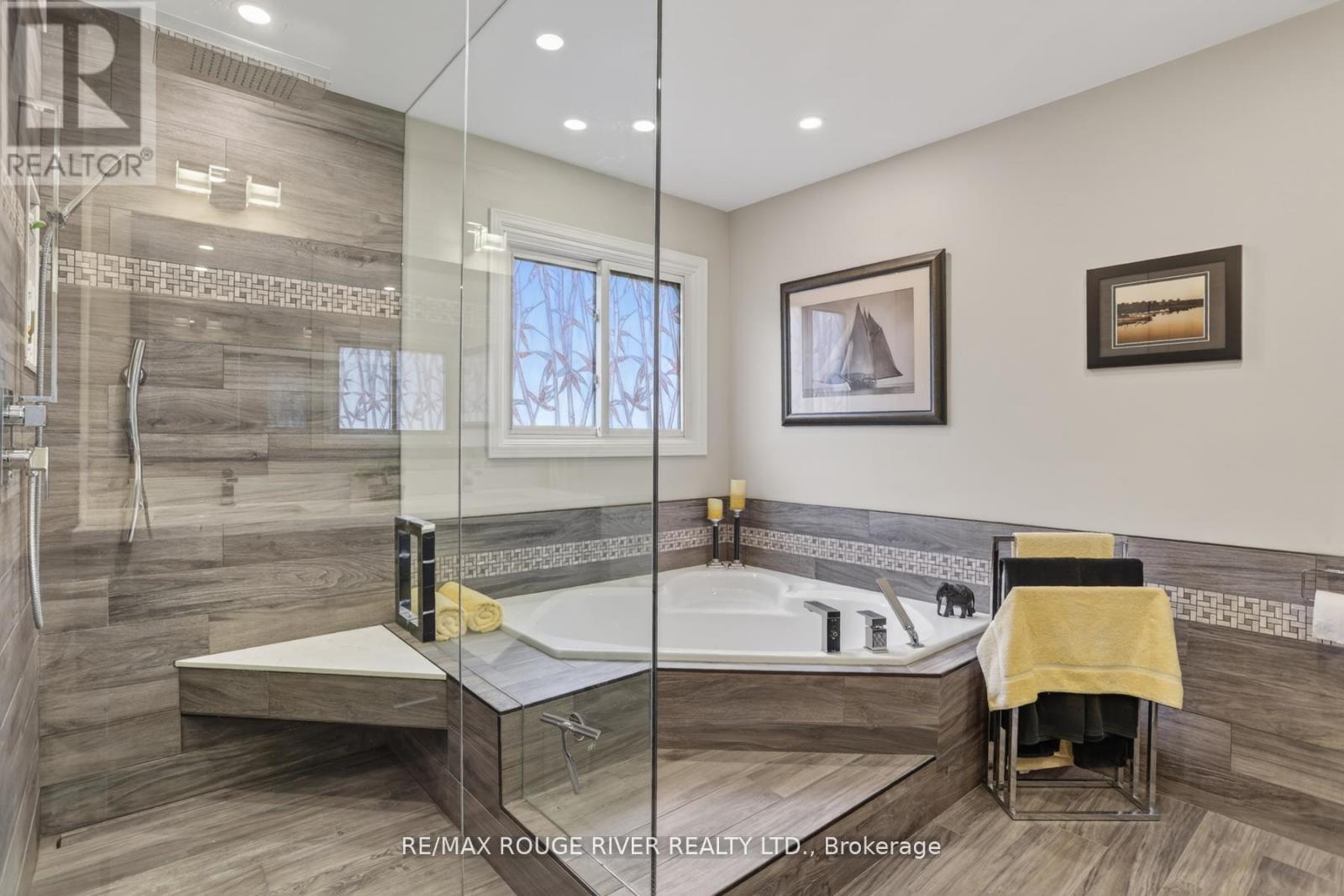 84 SILVERBIRCH PLACE - 26