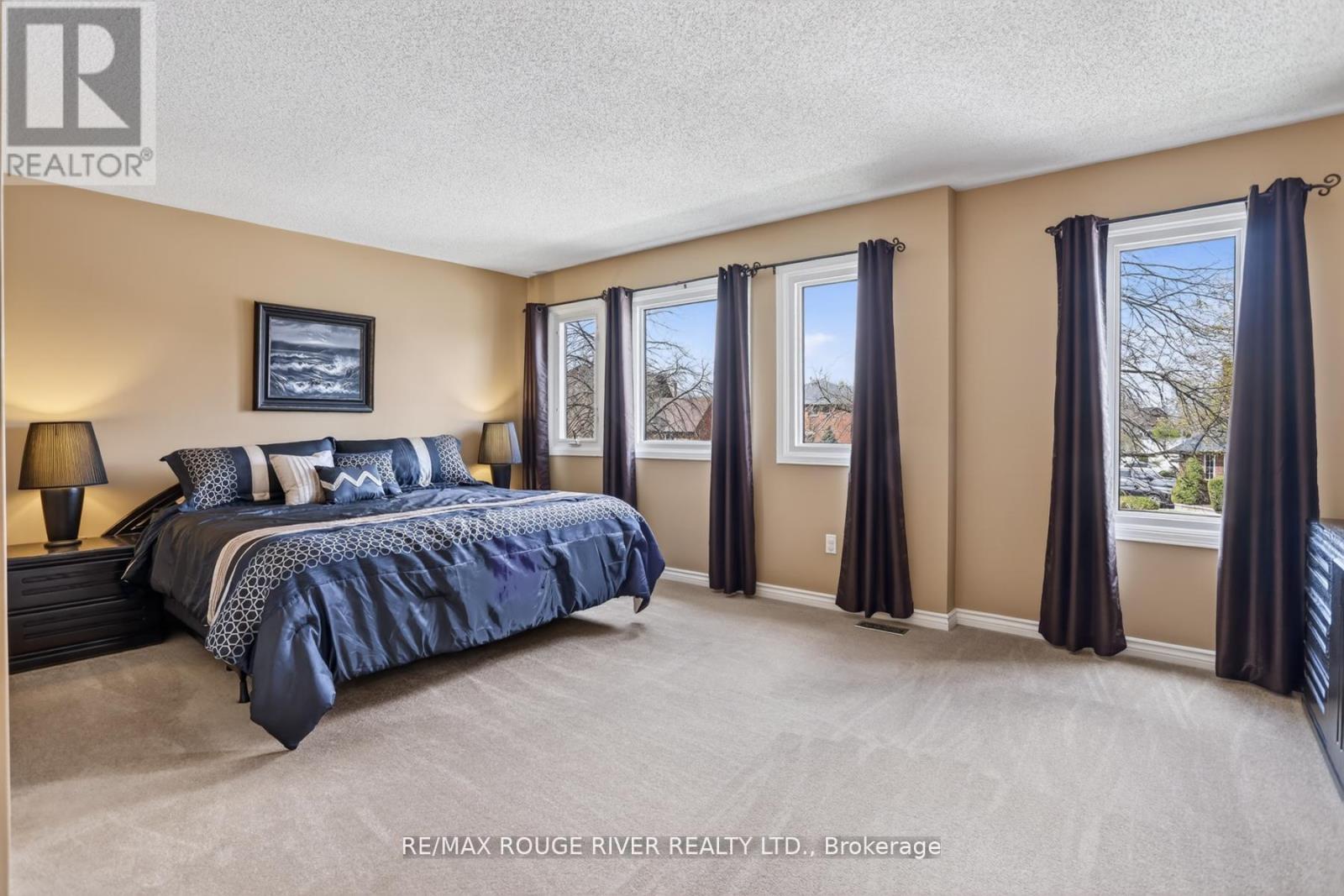 84 SILVERBIRCH PLACE - 34