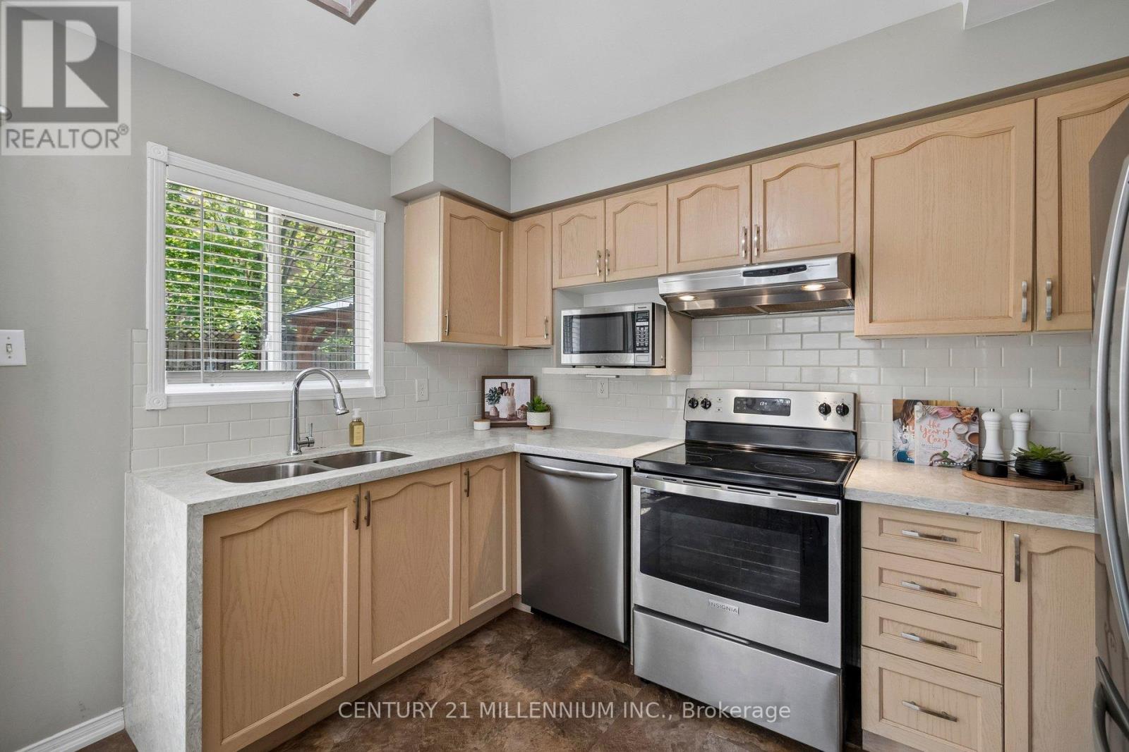 116 WOODROOF CRESCENT - 22