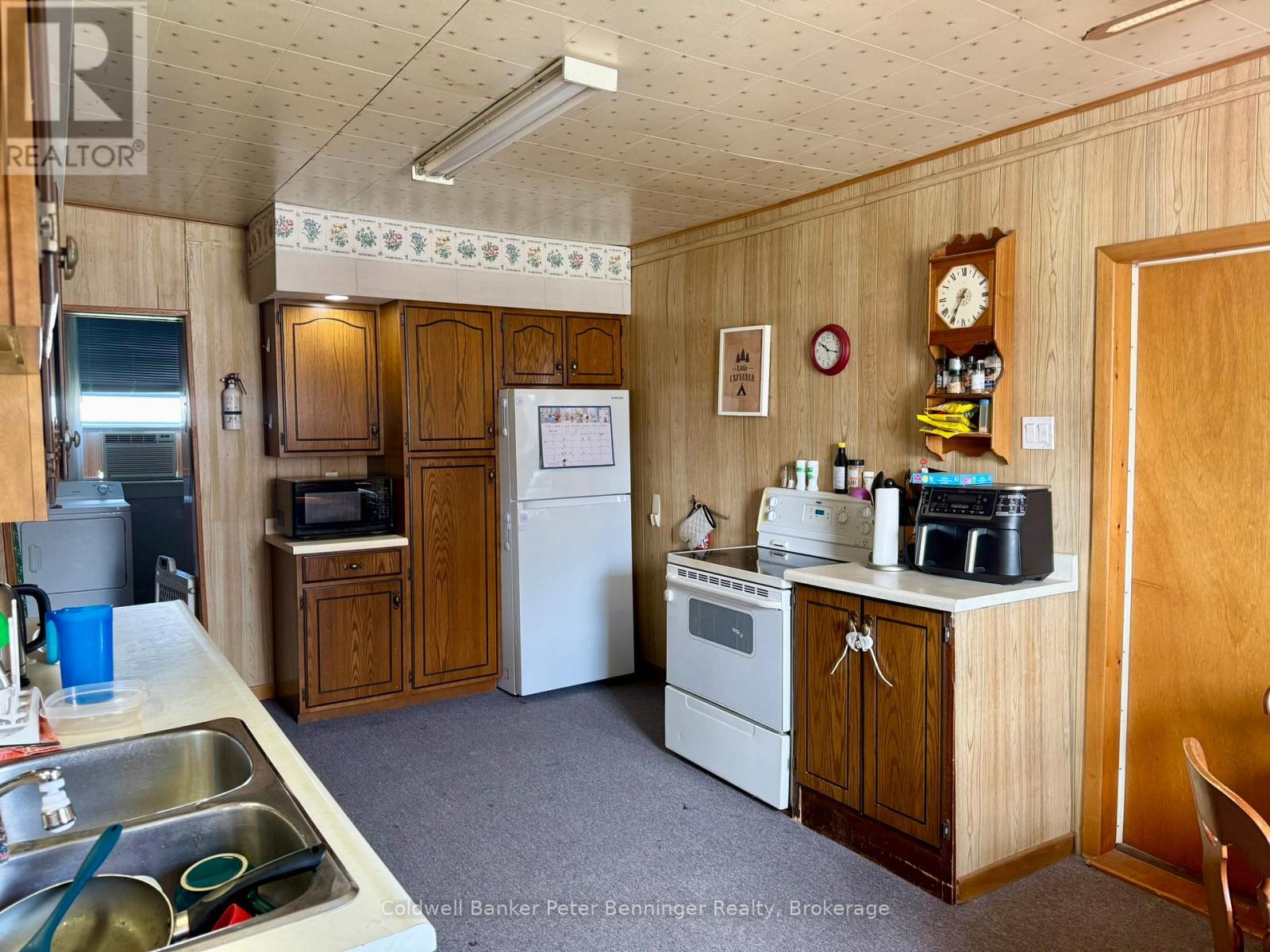 34 MCGIVERN STREET W - 11