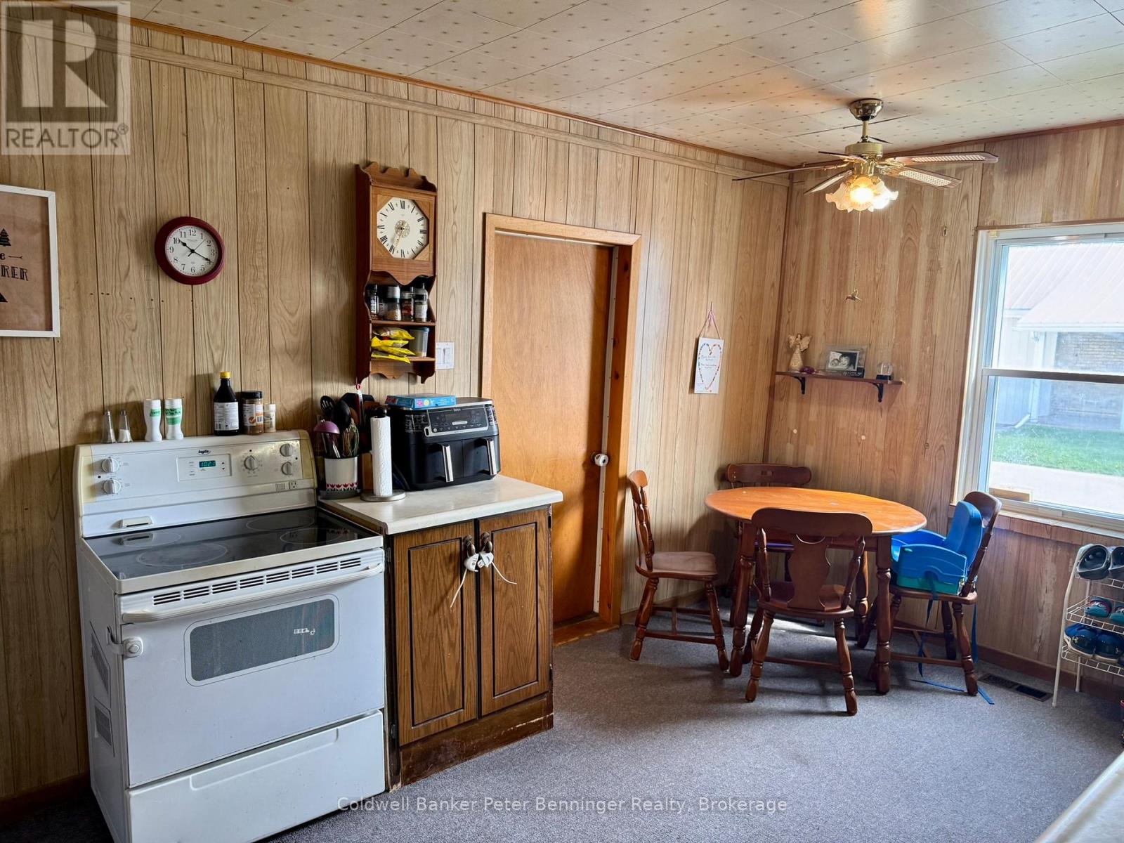 34 MCGIVERN STREET W - 9