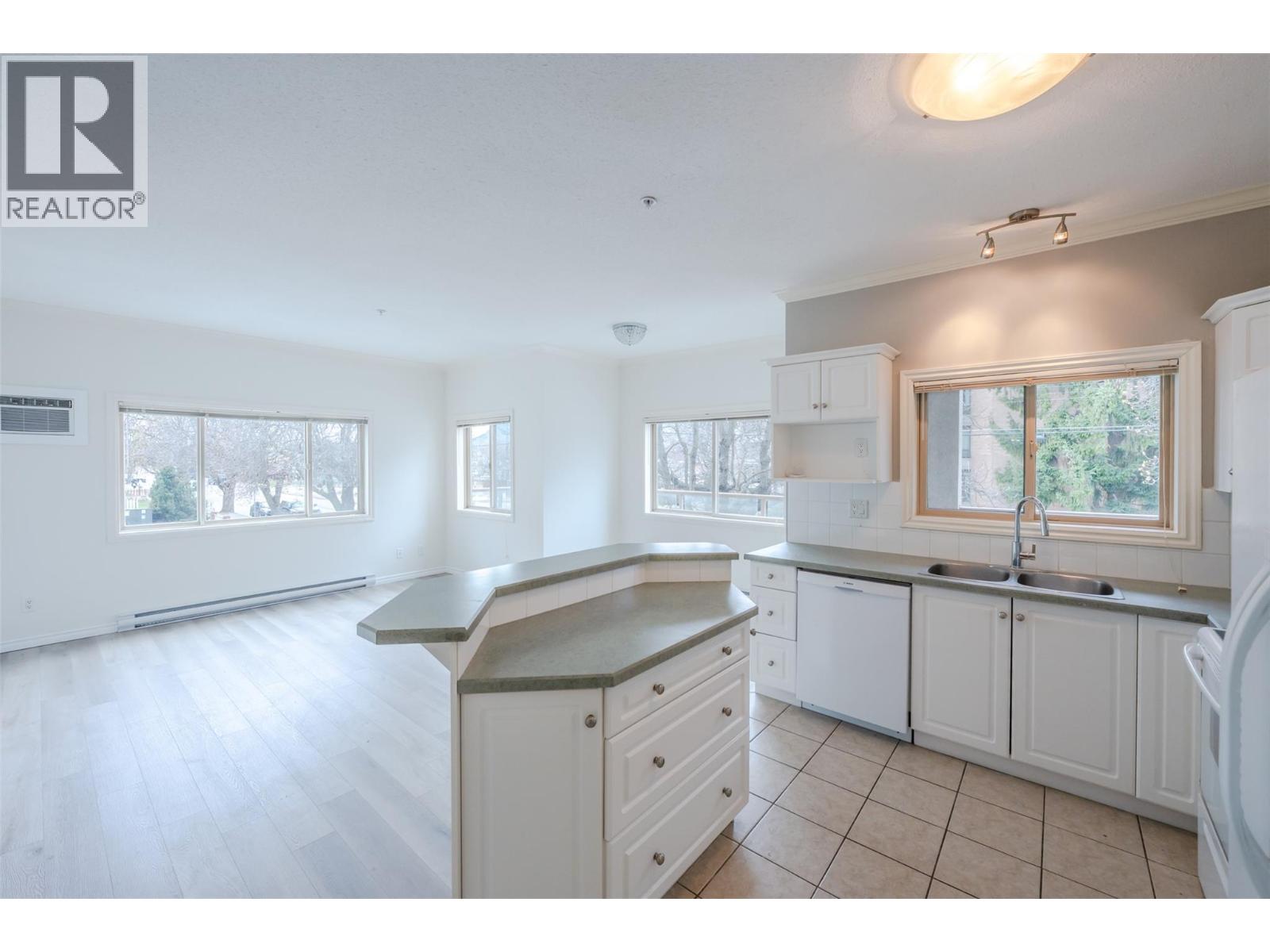 #208 196 WADE Avenue - 4