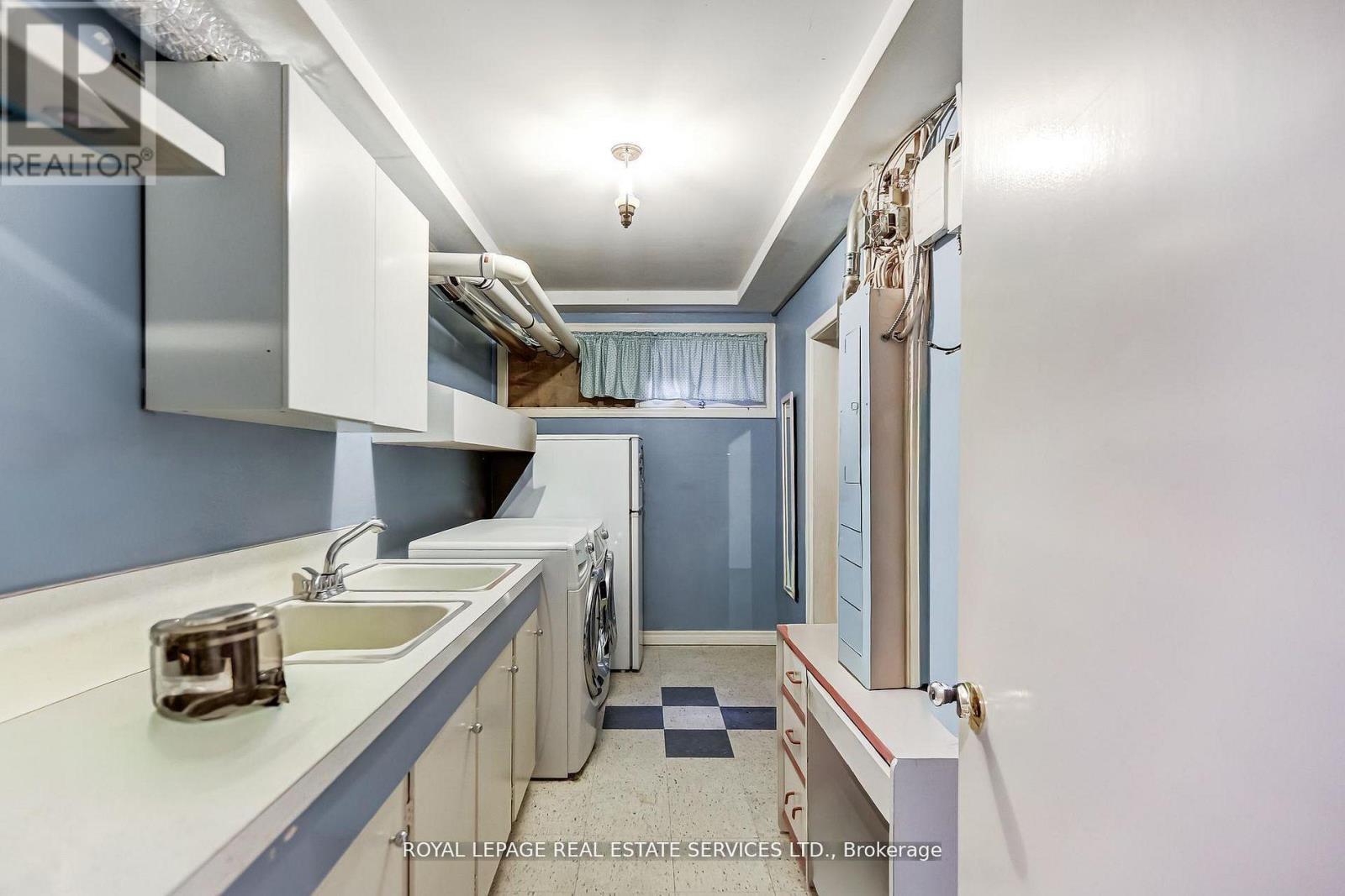 32 EDENBROOK HILL - 38