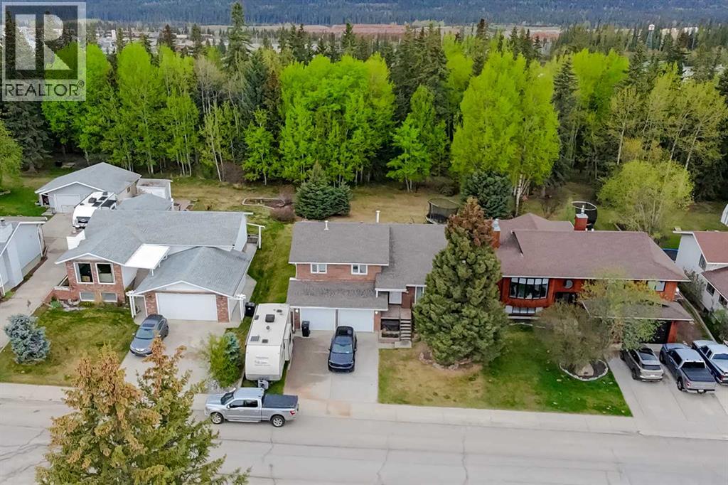 150 Maligne Drive — photo 44
