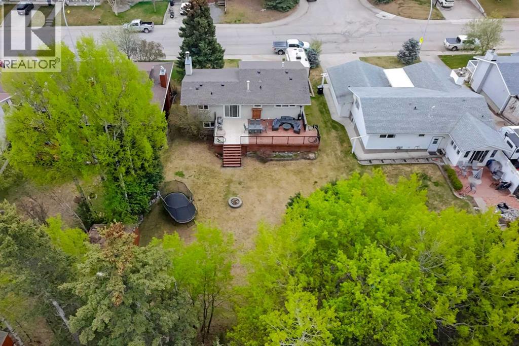 150 Maligne Drive — photo 50