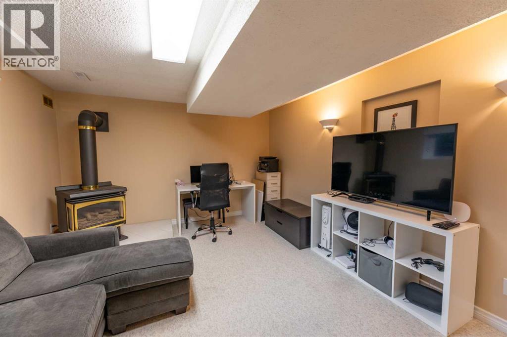 150 Maligne Drive — photo 23