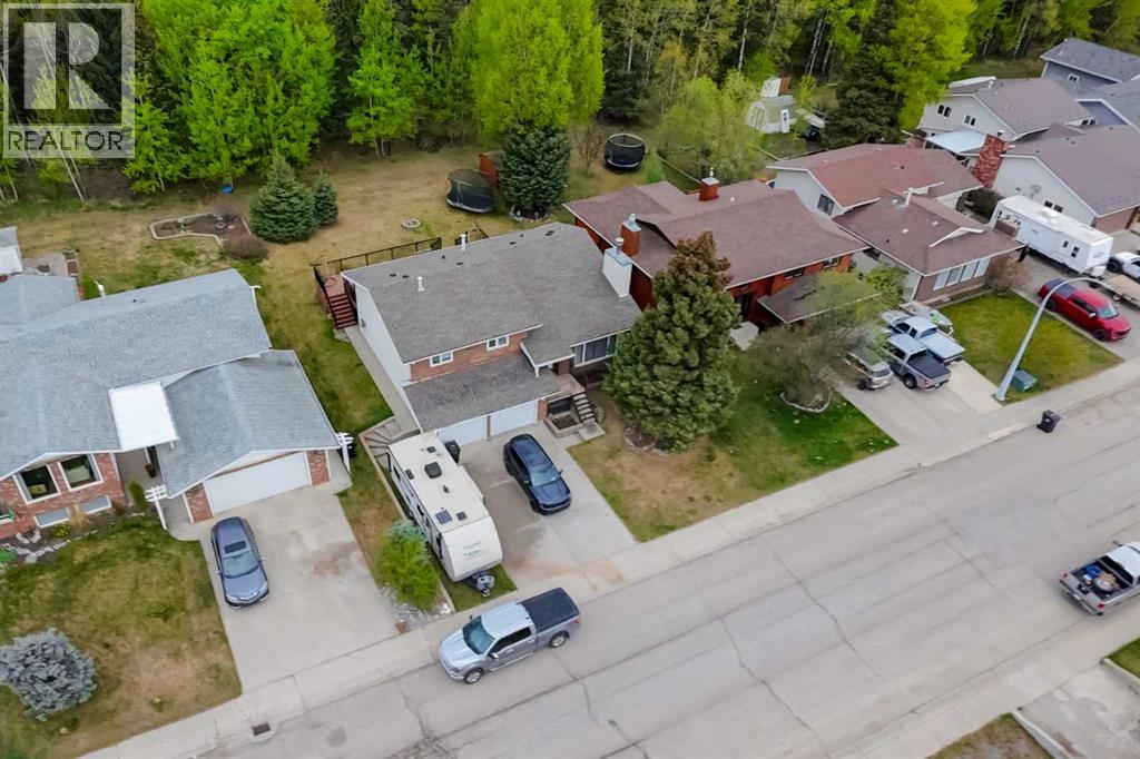 150 Maligne Drive — photo 45