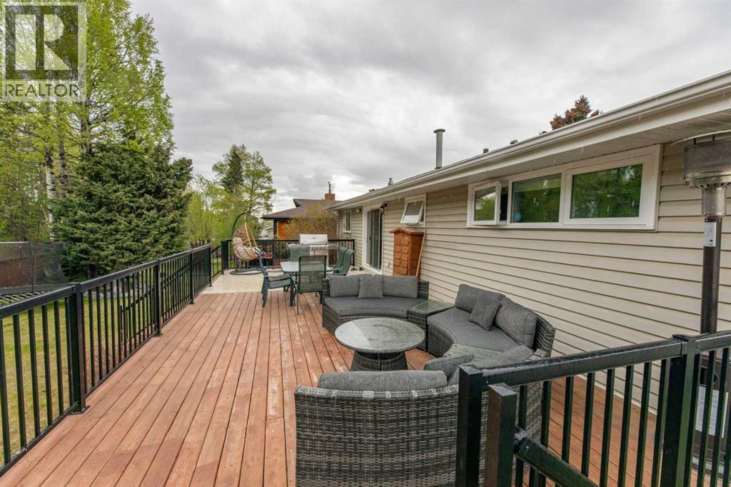 150 Maligne Drive — photo 32