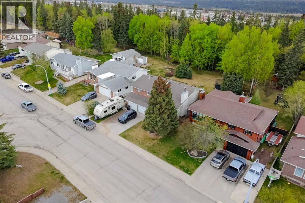 150 Maligne Drive — photo 46