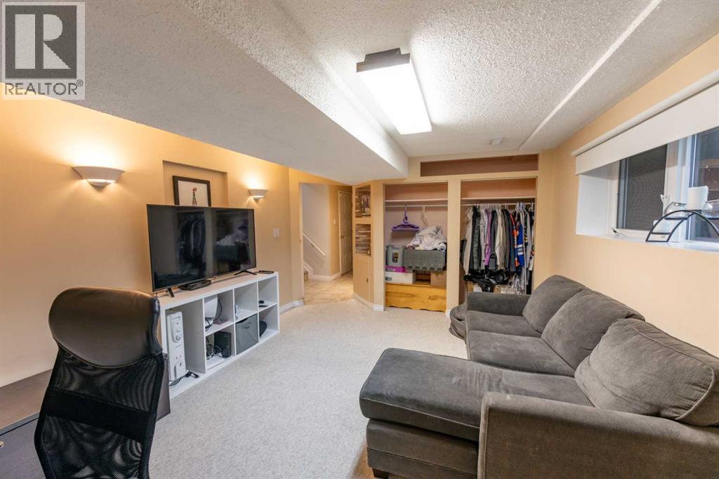 150 Maligne Drive — photo 24