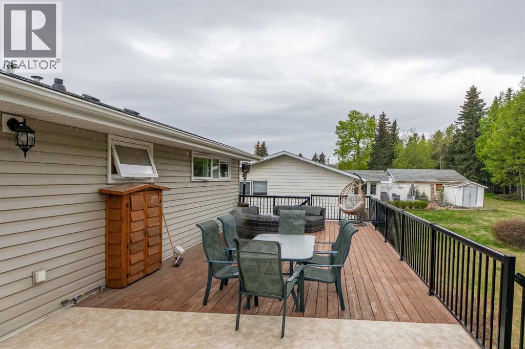 150 Maligne Drive — photo 33