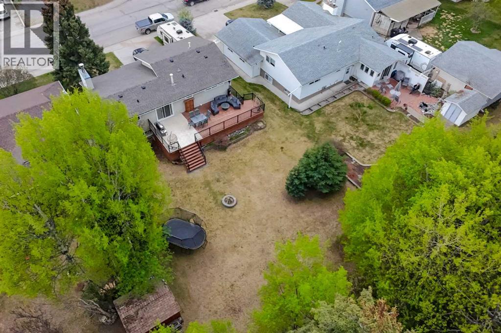 150 Maligne Drive — photo 49
