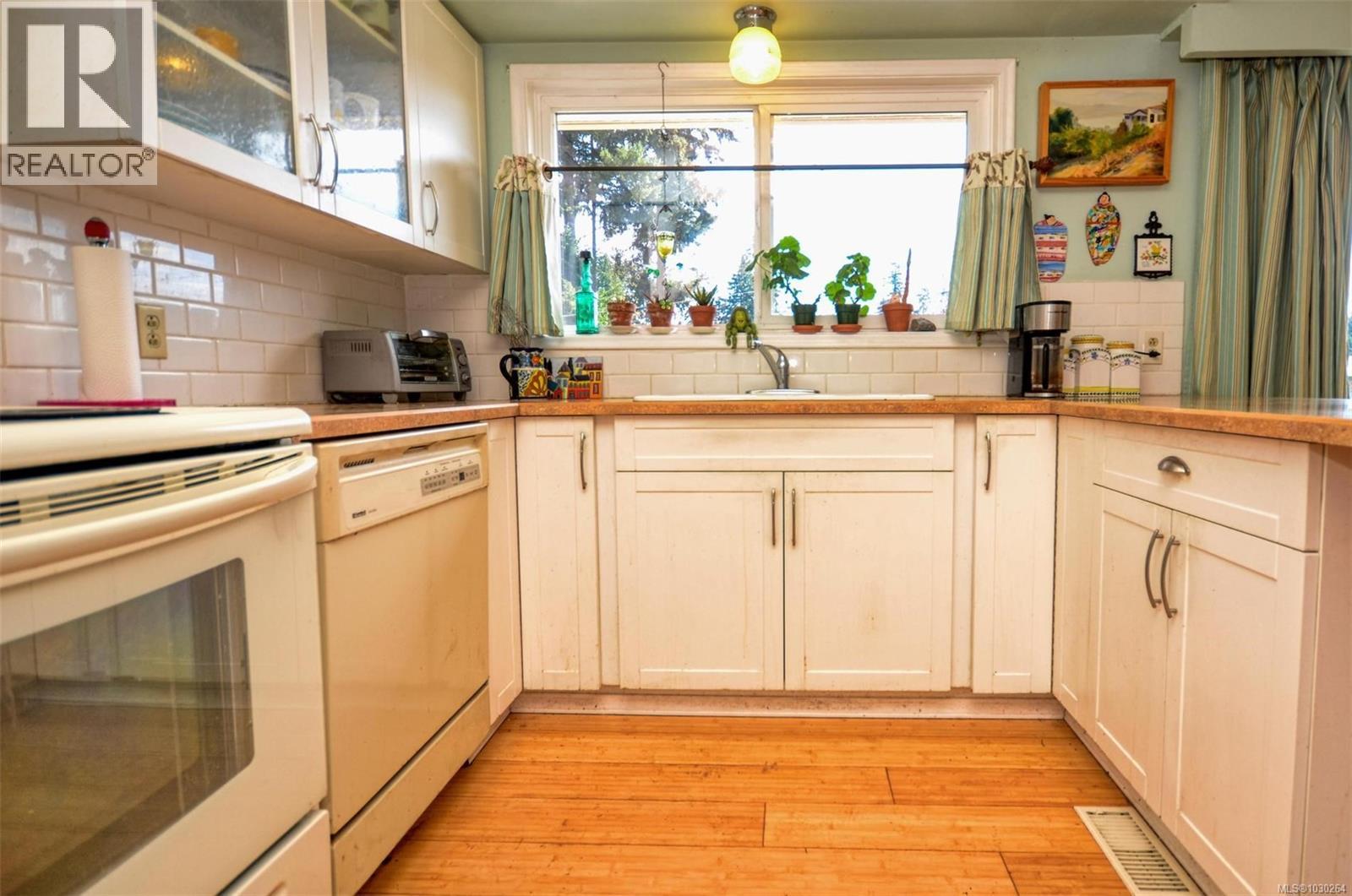 2774 Kingswood Rd, Langford