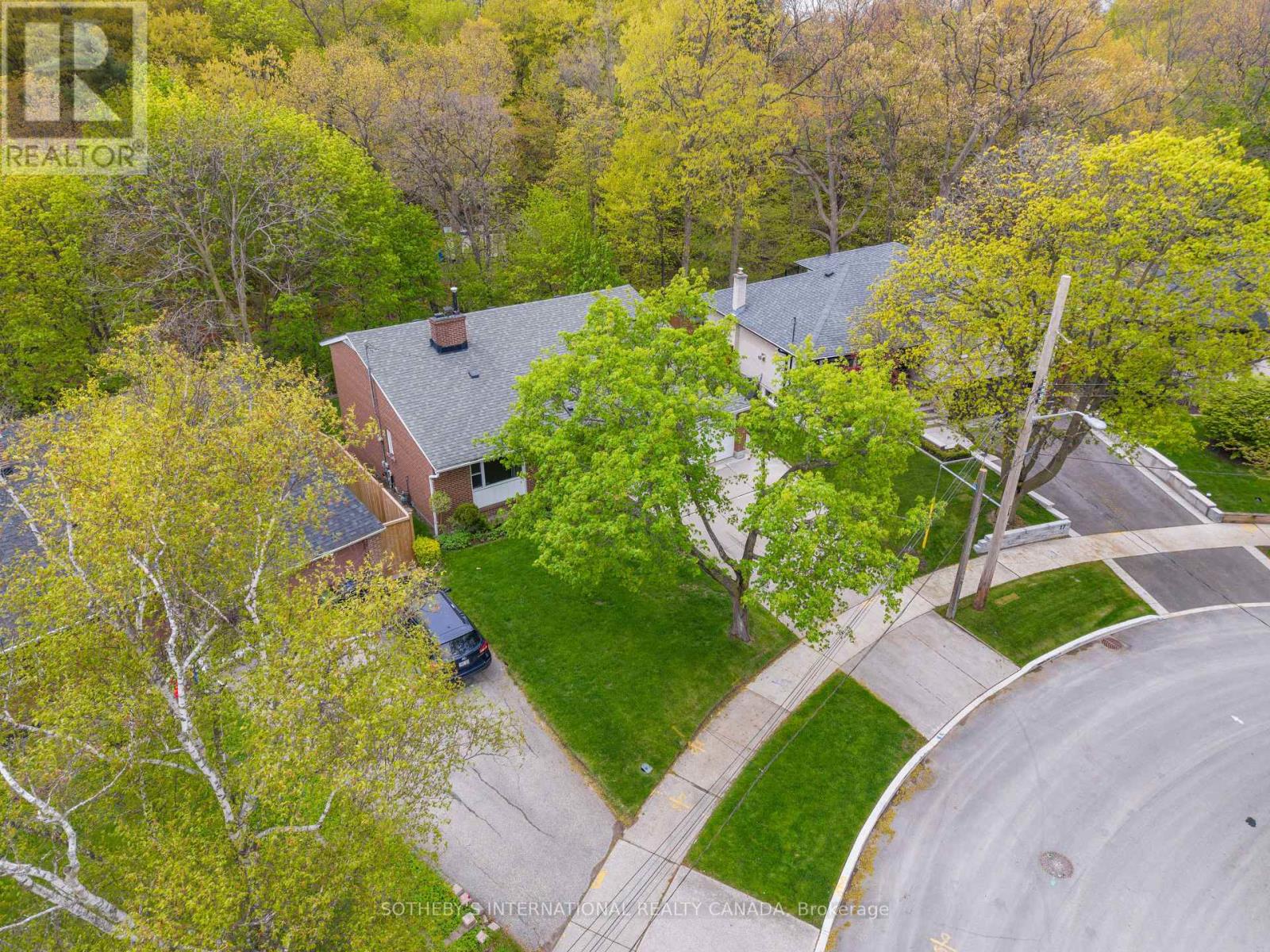 15 SAXONY CRESCENT - 38