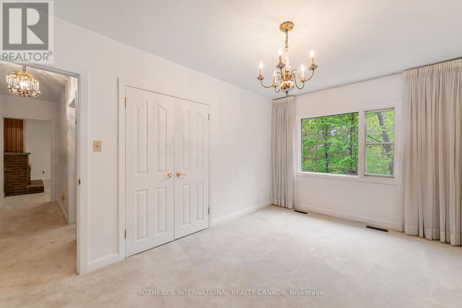 15 SAXONY CRESCENT - 23