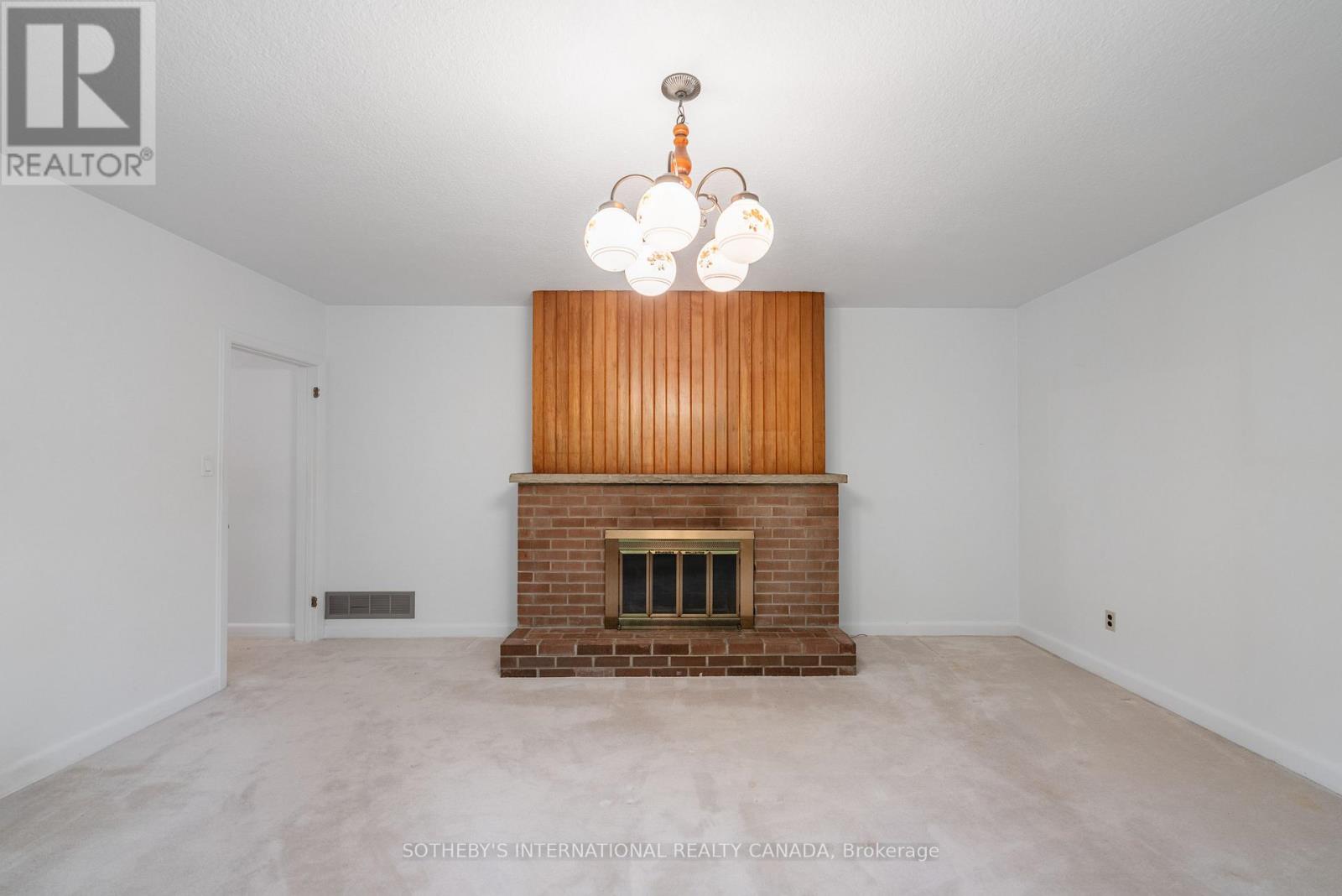15 SAXONY CRESCENT - 27