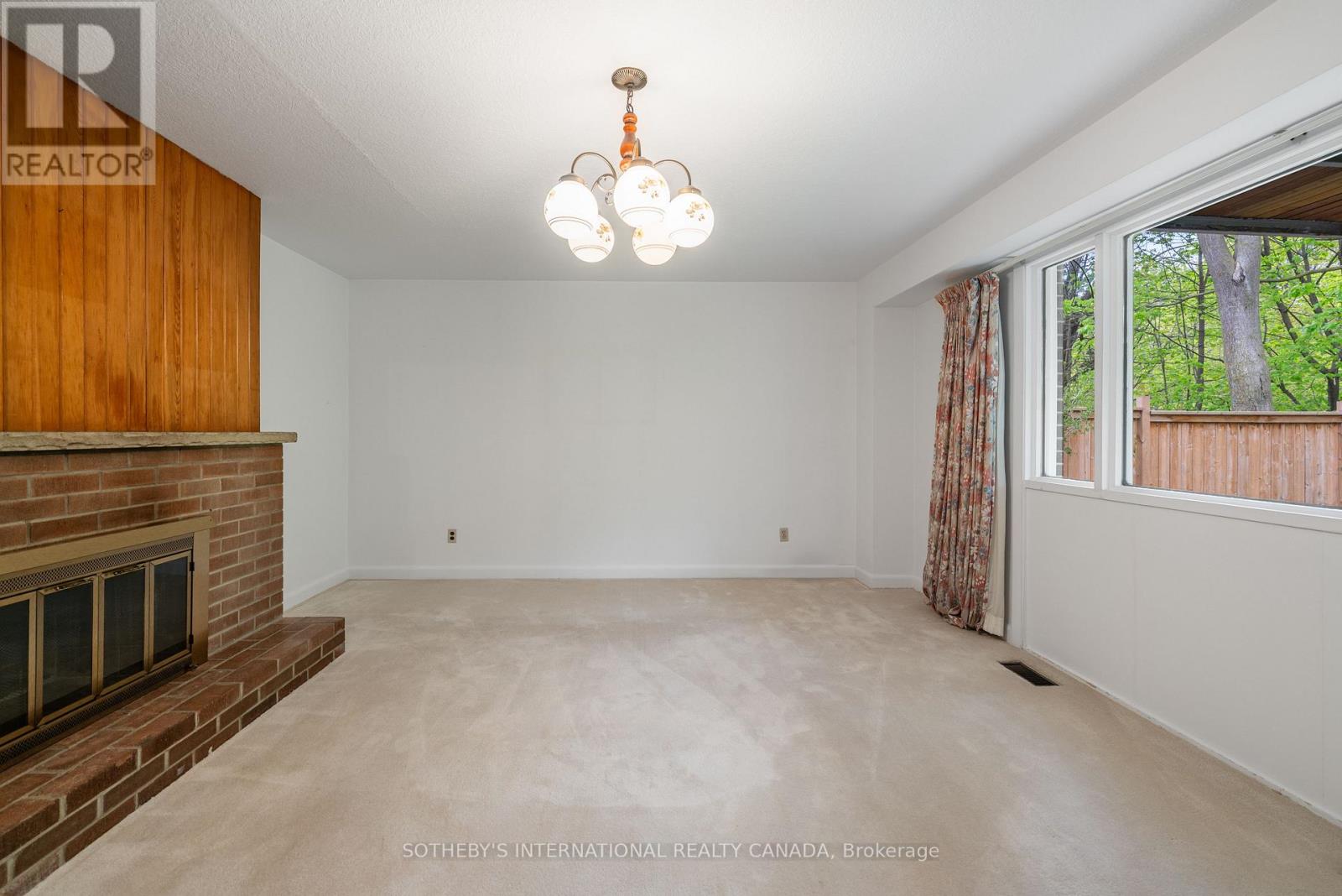 15 SAXONY CRESCENT - 25