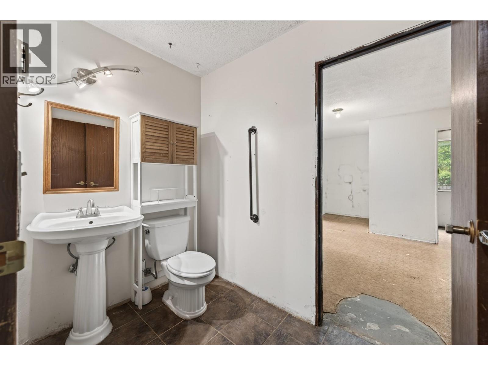 376 Hollywood Crescent - 16