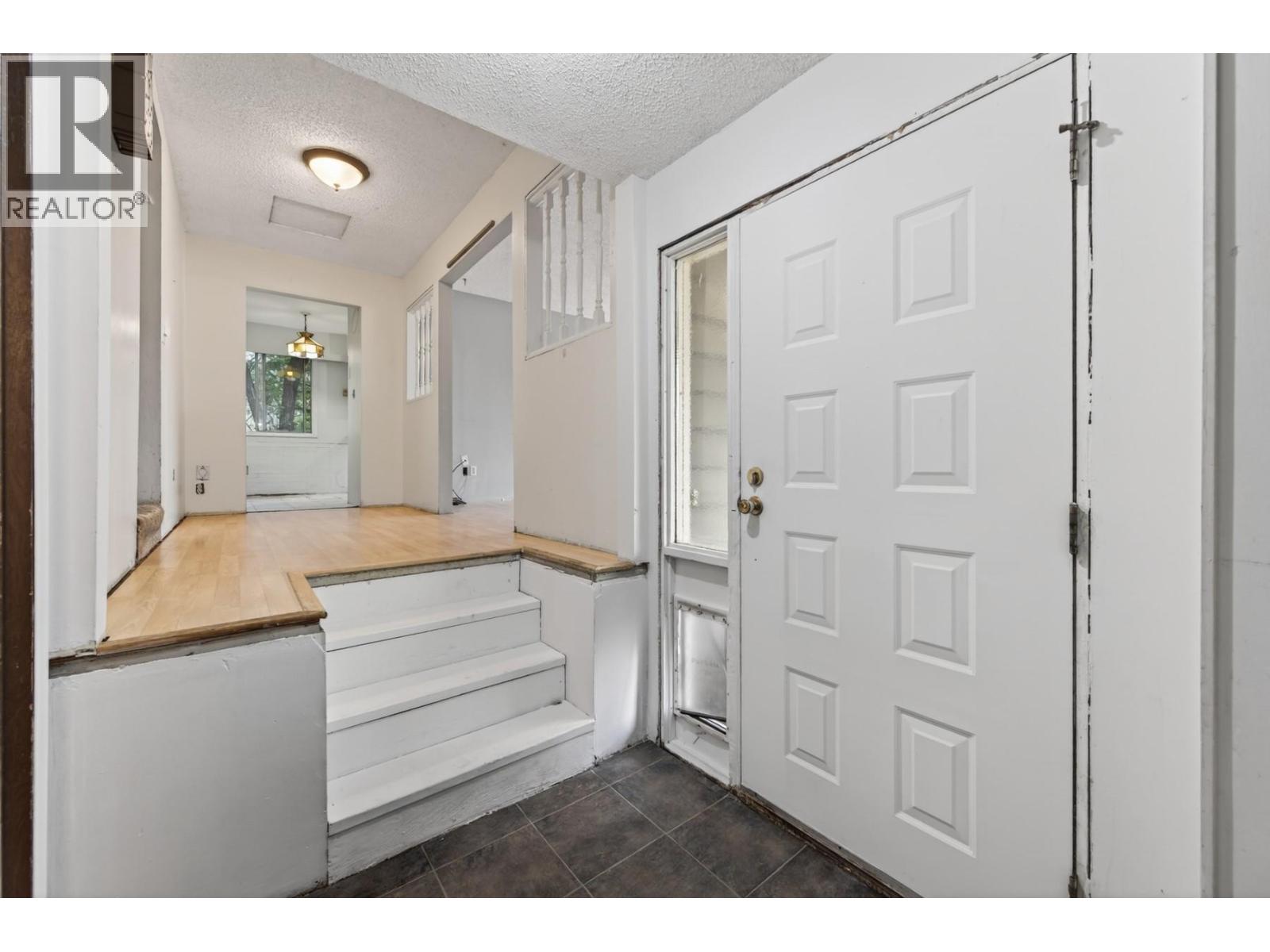 376 Hollywood Crescent - 5