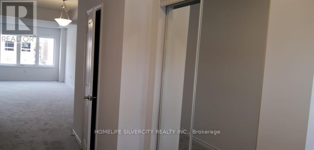 110 WERRY AVENUE - 9