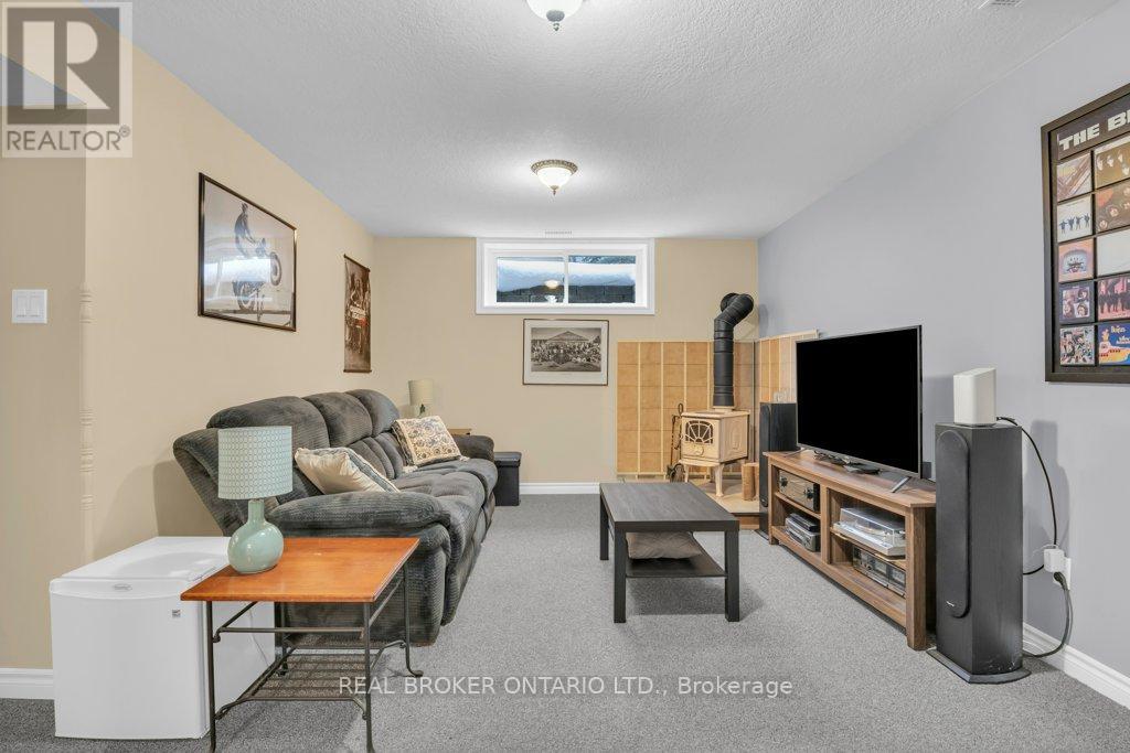 13 BURLWOOD DRIVE - 29