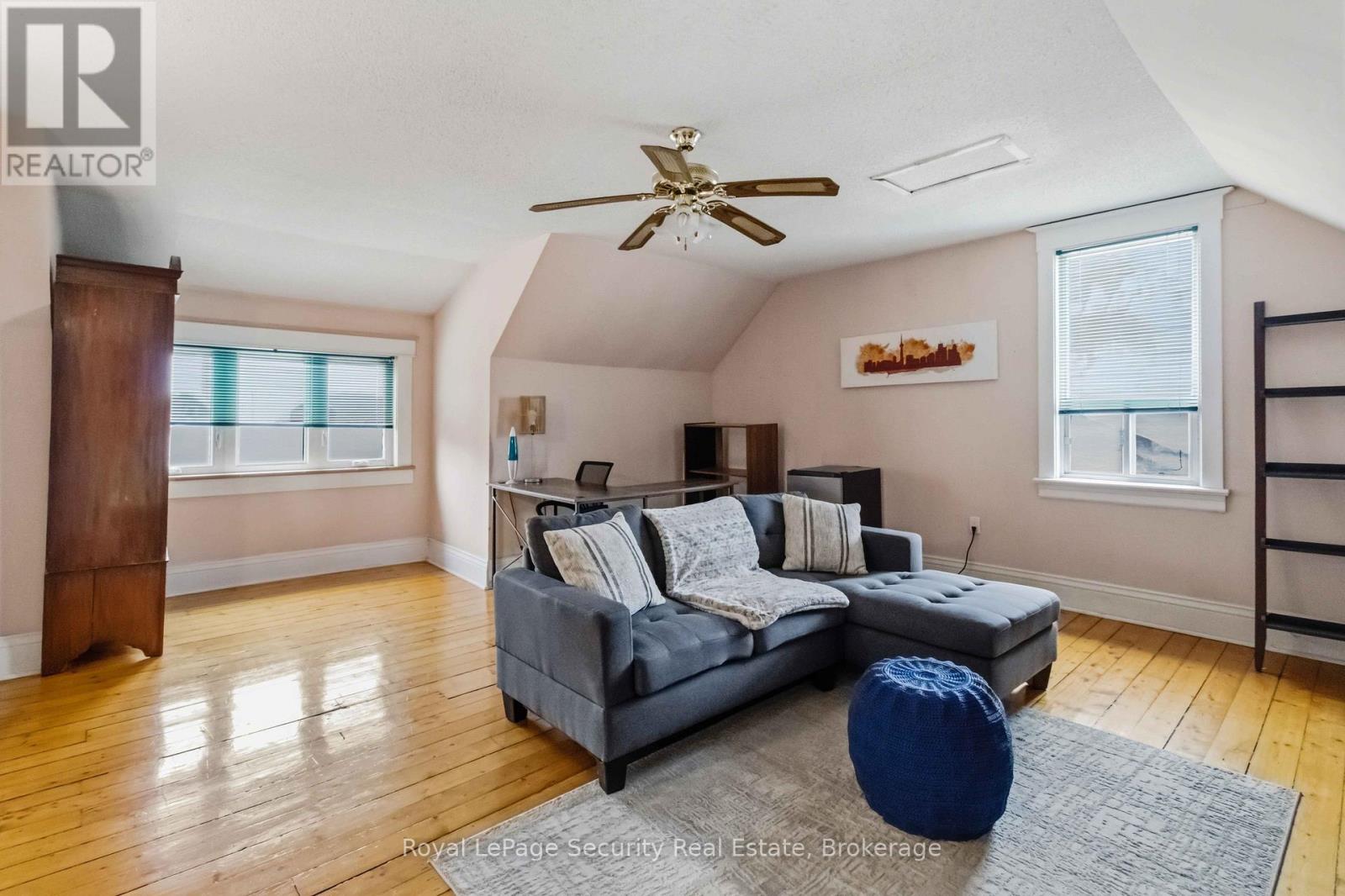 27 HOLLEY AVENUE - 31